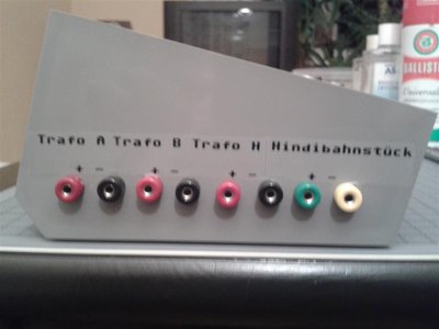 Die linke Seite mit allen Anschlüssen.