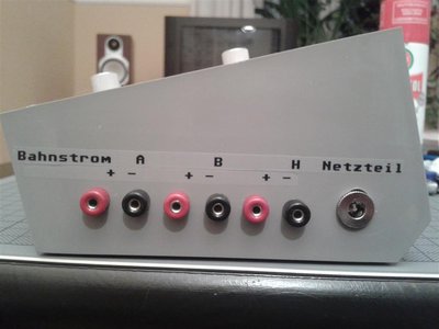 Die rechte Seite mit den Trafoeingängen.