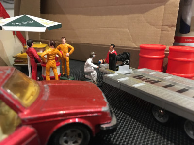 IMG_1963.JPG (1.89 MiB) 8015 mal betrachtet Einigem Gefummel sei Dank läuft auch endlich die Winde - Heinz hofft, dass sie heute einen guten Fang machen!