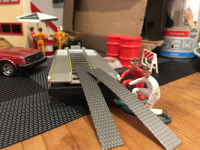 IMG_1964.JPG (2.07 MiB) 8015 mal betrachtet Schnell noch die Auffahrrampen festzurren und dann...