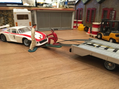 IMG_1967.JPG (1.82 MiB) 8015 mal betrachtet schnell befestigt Heinz das Seil der Winde am Porsche