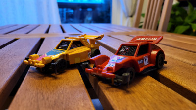 Den roten Buggy zum bereits fertigen gelben auf V1 umgebaut und dabei tiefgelegt.