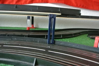 Balkonkastenhalterungenen als Brückenkonstruktion