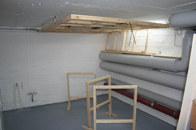 Nur der Grundrahmen unter der Decke