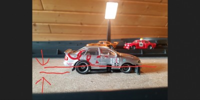 Hintere Abstandshalter höher V3 Servo Carrera.jpg (893.85 KiB) 6767 mal betrachtet Heckteil kpl. zersägen und kleben oder nur warm verbiegen.