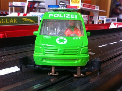 Foto 22.02.14 14 06 22.jpg (1.9 MiB) 7016 mal betrachtet Der Fahrer ist eine Tribünenfigur
