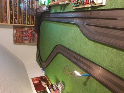 20201204_183211.jpg (4.05 MiB) 7913 mal betrachtet Boxeneinfahrt, davor Gerade, Doppelgerade jeweils mit Mittelleitplanken und 2 K2 Plus....viel besser zu fahren